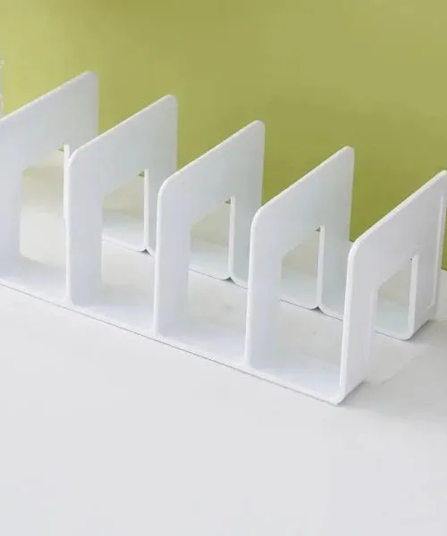 Porte-Revues-en-Plastique-2